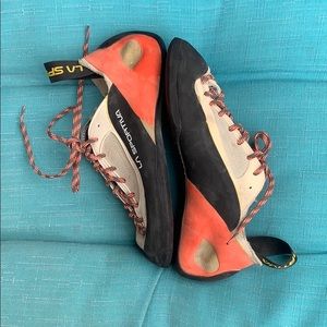 La Sportiva climbing shoes size 39 (US 7.5)